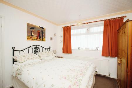 2 bedroom Semi-detached bungalow for sale in Melton Road, Thurmaston, LE4