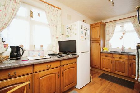 2 bedroom Semi-detached bungalow for sale in Melton Road, Thurmaston, LE4