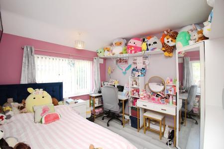 3 bedroom Semi-detached house for sale in Methuen Avenue, Thurmaston, LE4