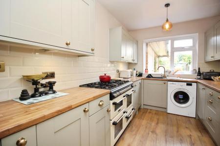 5 bedroom Semi-detached house for sale in Millstone Lane, Syston, LE7