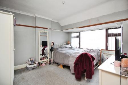 5 bedroom Semi-detached house for sale in Millstone Lane, Syston, LE7