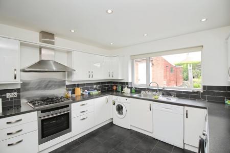 2 bedroom Detached bungalow for sale in Moorgate Avenue, Birstall, LE4