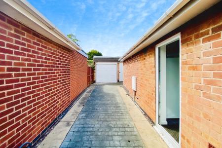 2 bedroom Detached bungalow for sale in Moorgate Avenue, Birstall, LE4