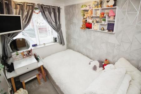 3 bedroom Semi-detached house for sale in Moorland Road, Syston, LE7