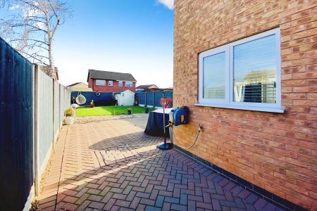 3 bedroom Semi-detached house for sale in Moorland Road, Syston, LE7
