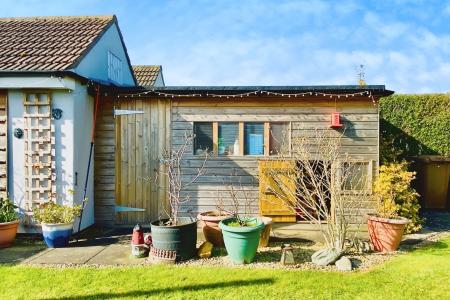 4 bedroom Semi-detached bungalow for sale in Mostyn Avenue, Syston, LE7