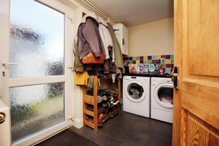 4 bedroom Semi-detached bungalow for sale in Mostyn Avenue, Syston, LE7