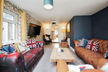 4 bedroom Semi-detached bungalow for sale in Mostyn Avenue, Syston, LE7