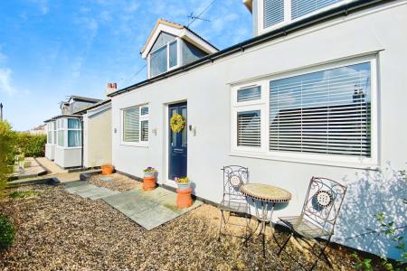 4 bedroom Semi-detached bungalow for sale in Mostyn Avenue, Syston, LE7