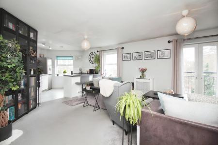 2 bedroom Flat for sale in Old Station Road, Syston, LE7