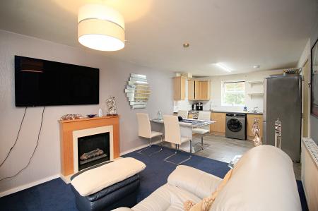 2 bedroom Flat for sale in Old Station Road, Syston, LE7