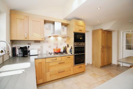 4 bedroom Detached house for sale in Oriel Drive, Syston, LE7