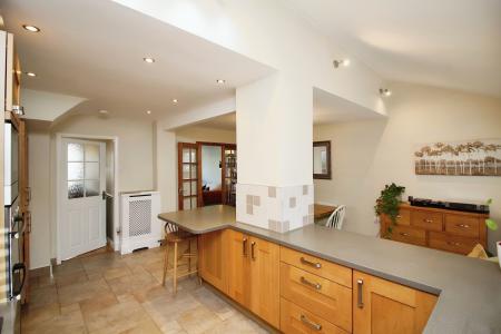 4 bedroom Detached house for sale in Oriel Drive, Syston, LE7