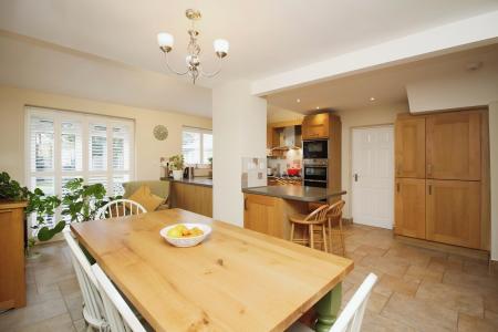 4 bedroom Detached house for sale in Oriel Drive, Syston, LE7
