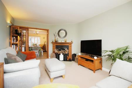 4 bedroom Detached house for sale in Oriel Drive, Syston, LE7