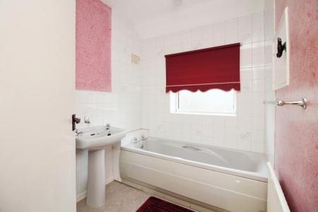 3 bedroom Semi-detached house for sale in Oriel Drive, Syston, LE7