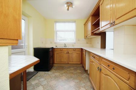 3 bedroom Semi-detached house for sale in Oriel Drive, Syston, LE7