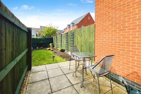 2 bedroom Maisonette for sale in Palmer Square, Birstall, LE4