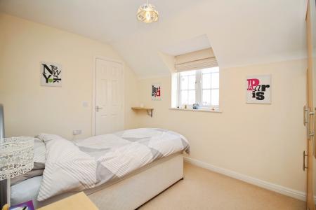 2 bedroom Maisonette for sale in Palmer Square, Birstall, LE4