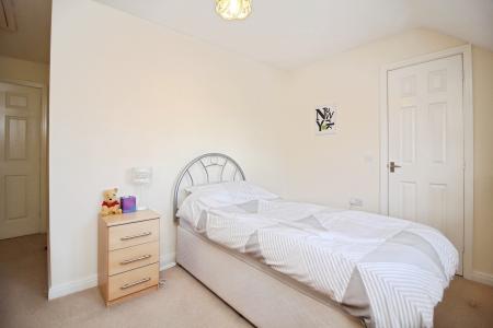 2 bedroom Maisonette for sale in Palmer Square, Birstall, LE4