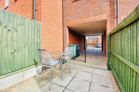 2 bedroom Maisonette for sale in Palmer Square, Birstall, LE4
