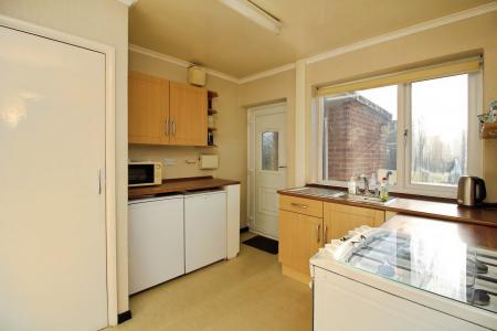 4 bedroom Semi-detached house for sale in Parkdale Road, Thurmaston, LE4