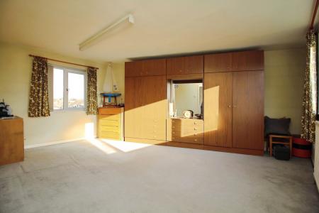 4 bedroom Semi-detached house for sale in Parkdale Road, Thurmaston, LE4