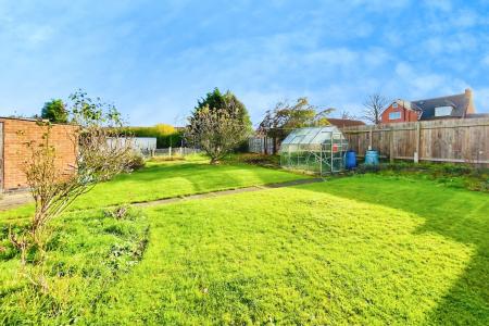 4 bedroom Semi-detached house for sale in Parkdale Road, Thurmaston, LE4