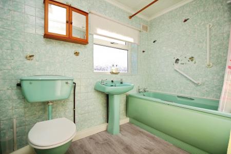 4 bedroom Semi-detached house for sale in Parkdale Road, Thurmaston, LE4