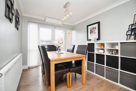 3 bedroom Detached house for sale in Pembroke Avenue, Syston, LE7