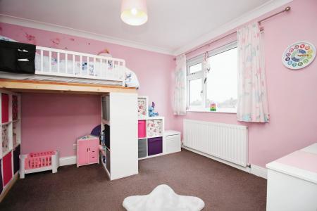 3 bedroom Detached house for sale in Pembroke Avenue, Syston, LE7