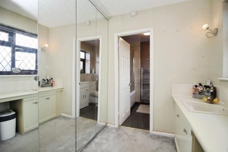 5 bedroom Detached house for sale in Priory Close, Syston, LE7