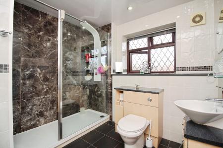 5 bedroom Detached house for sale in Priory Close, Syston, LE7