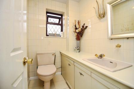 5 bedroom Detached house for sale in Priory Close, Syston, LE7