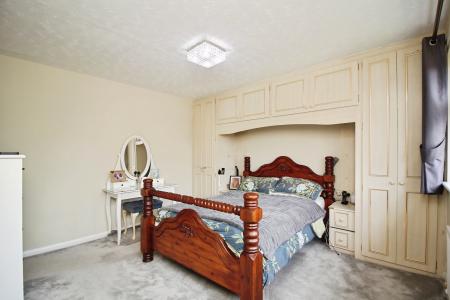 5 bedroom Detached house for sale in Priory Close, Syston, LE7