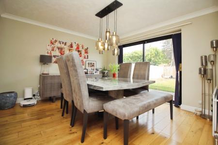 5 bedroom Detached house for sale in Priory Close, Syston, LE7