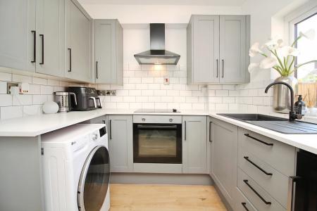 2 bedroom Semi-detached house for sale in Queniborough Road, Queniborough, LE7