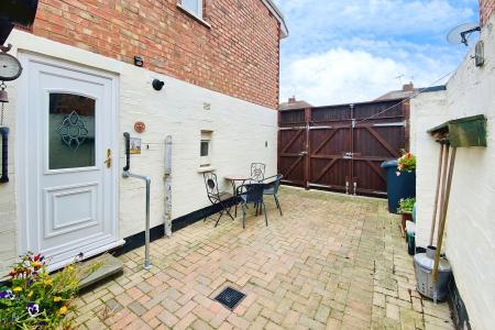 3 bedroom Semi-detached house for sale in Roseway, Leicester, LE4