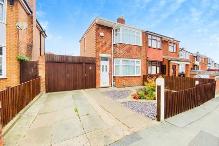 3 bedroom Semi-detached house for sale in Roseway, Leicester, LE4