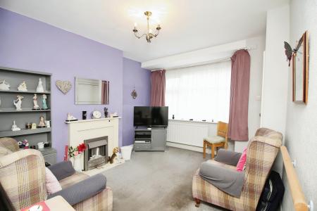 3 bedroom Semi-detached house for sale in Roseway, Leicester, LE4