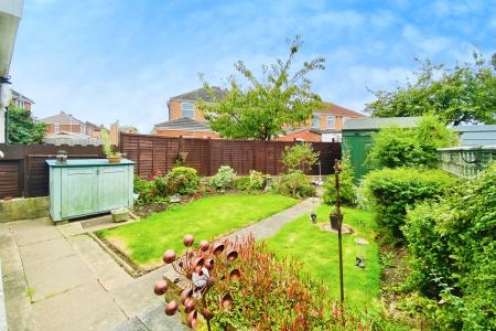3 bedroom Semi-detached house for sale in Roseway, Leicester, LE4