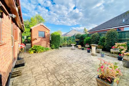 3 bedroom Detached bungalow for sale in Roundhill Close, Syston, LE7