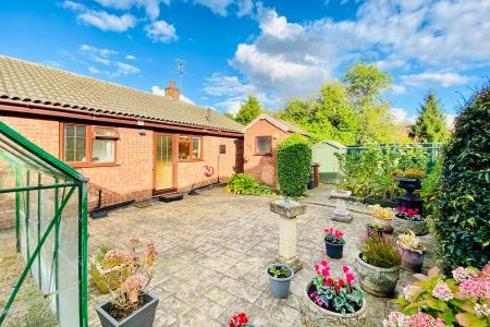 3 bedroom Detached bungalow for sale in Roundhill Close, Syston, LE7