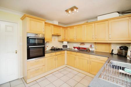 3 bedroom Detached bungalow for sale in Roundhill Close, Syston, LE7