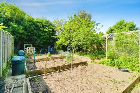 3 bedroom Semi-detached house for sale in Sandford Road, Syston, LE7