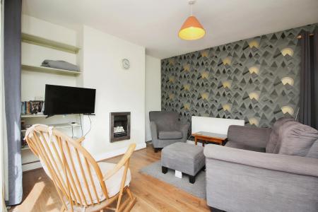 3 bedroom Semi-detached house for sale in Sandford Road, Syston, LE7