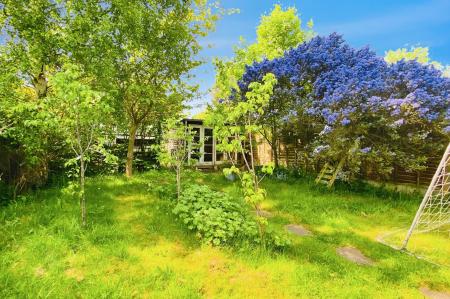 3 bedroom Semi-detached house for sale in Sandford Road, Syston, LE7