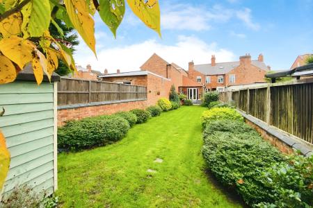 3 bedroom Terraced House for sale in Sandford Road, Syston, LE7