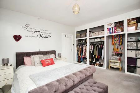 3 bedroom Terraced House for sale in Sandford Road, Syston, LE7