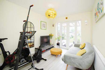 3 bedroom Terraced House for sale in Sandford Road, Syston, LE7